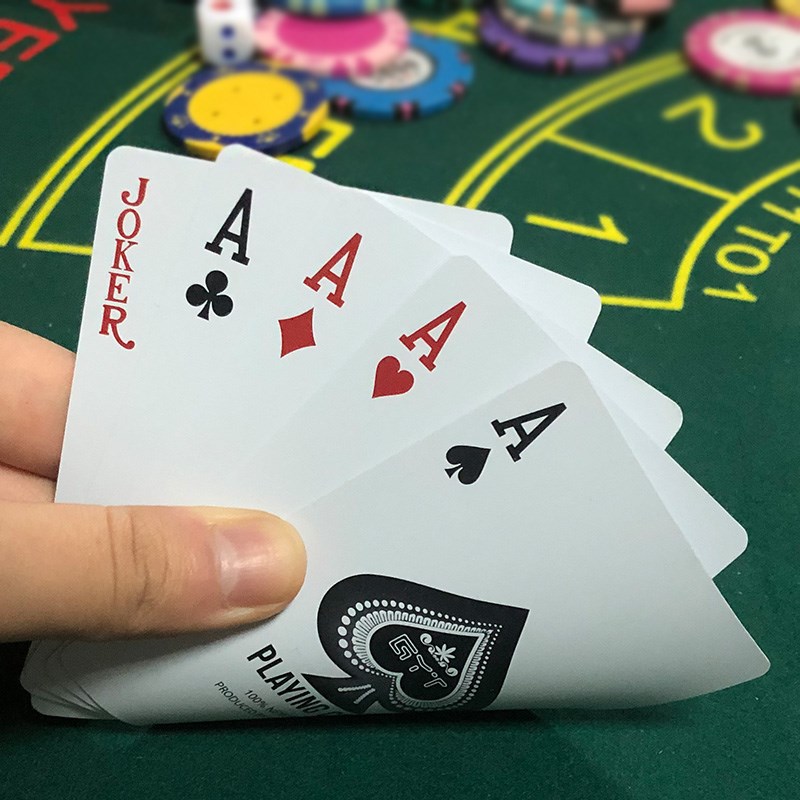 2 Buah Kartu Poker Plastik 100 - Board Game Viral ulasan dan harga